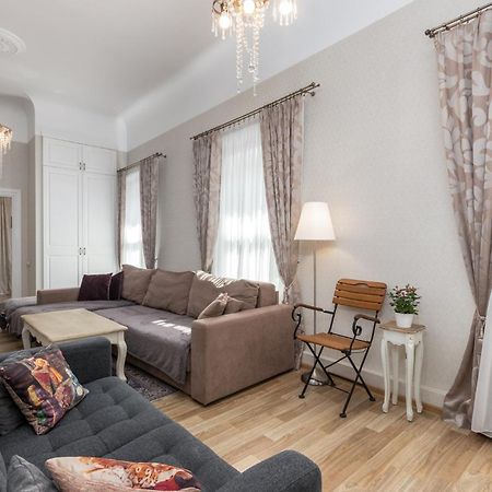 Elegant Apartment In Historical Centre & Free Locked Parking 里加 外观 照片